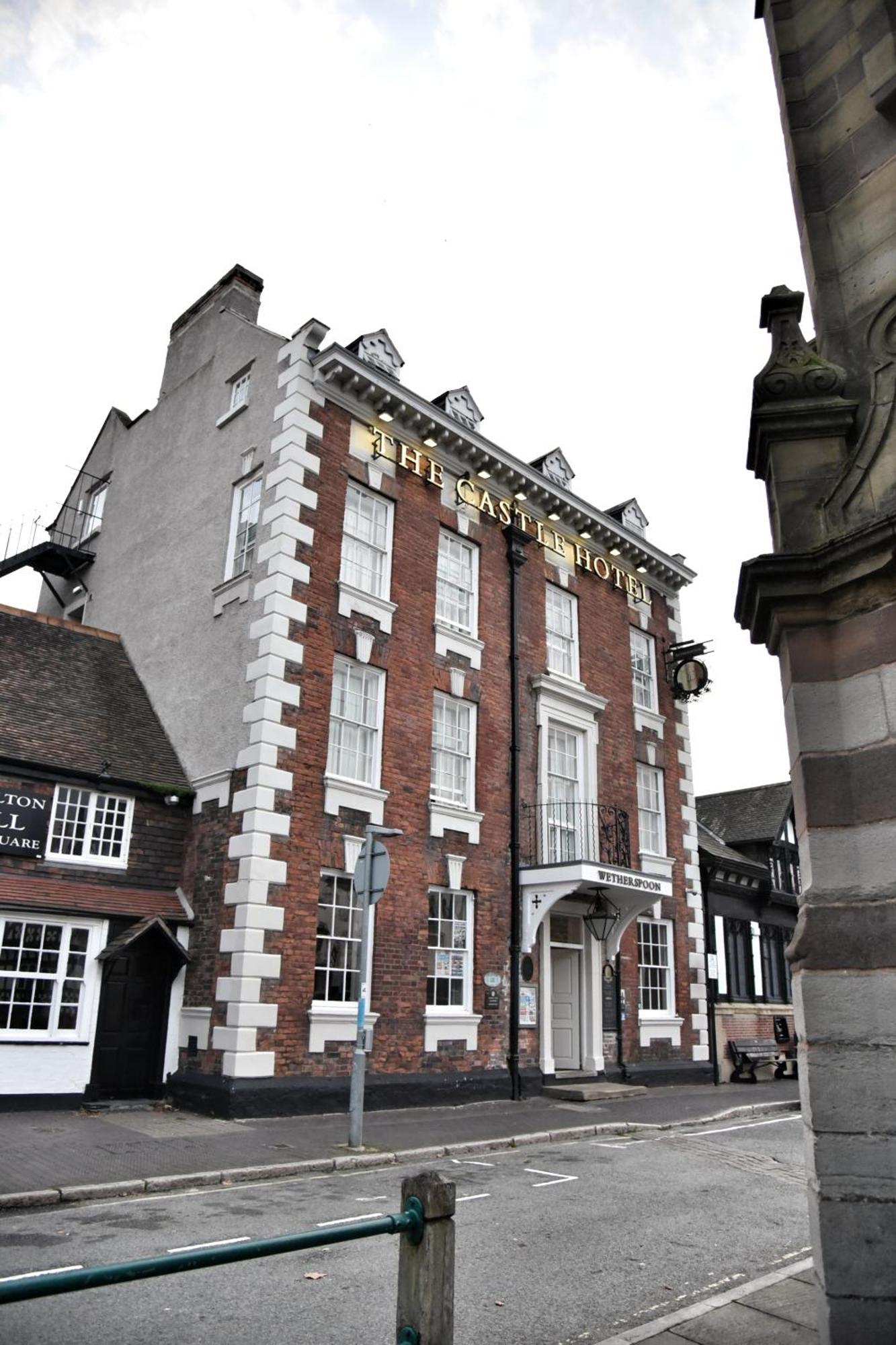 The Castle Hotel Wetherspoon Ruthin Exterior photo