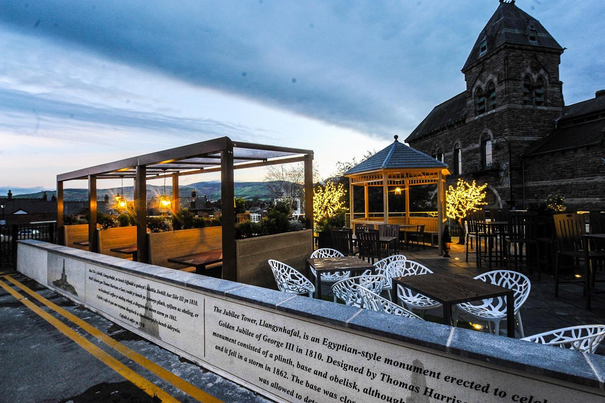 The Castle Hotel Wetherspoon Ruthin Exterior photo