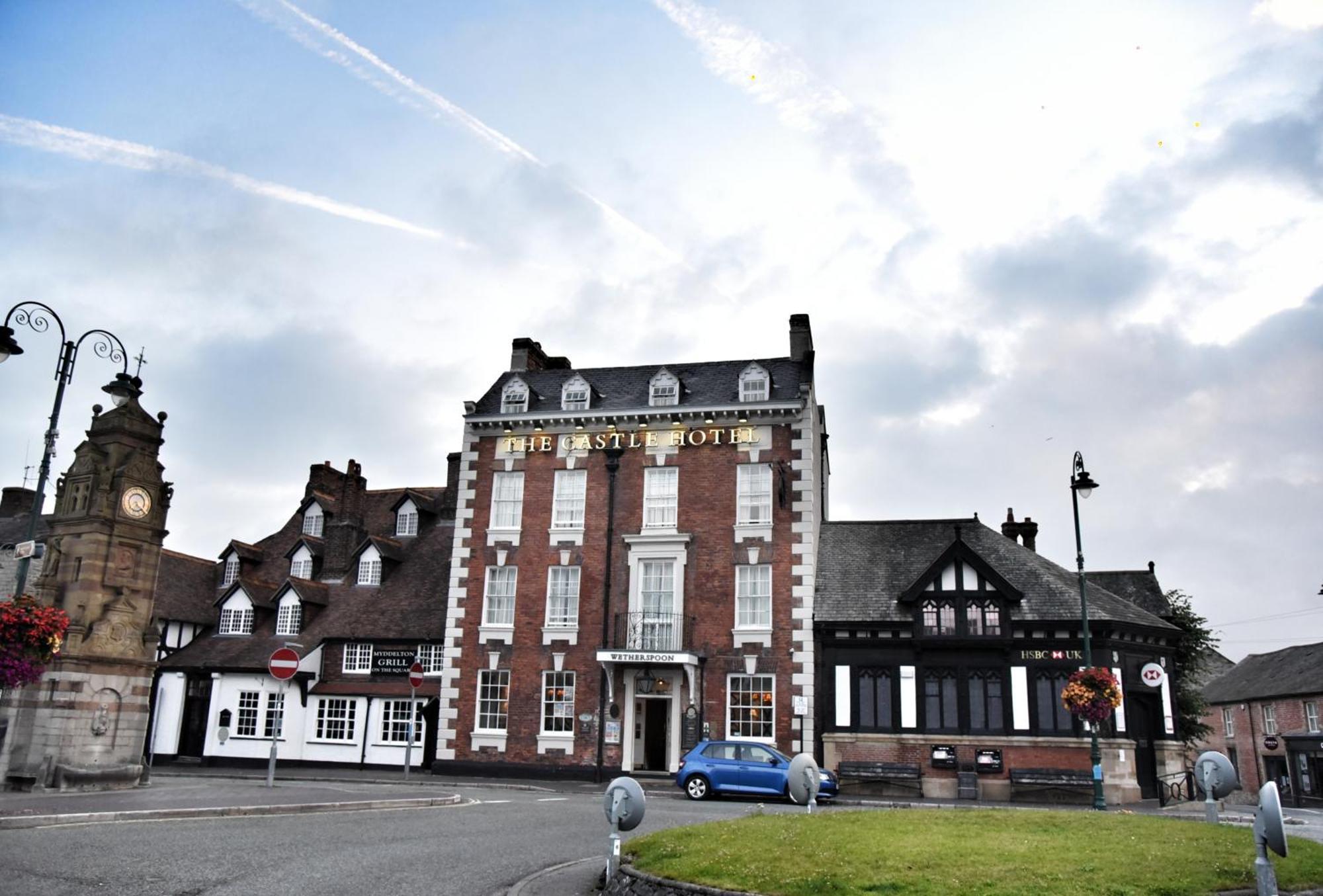 The Castle Hotel Wetherspoon Ruthin Exterior photo