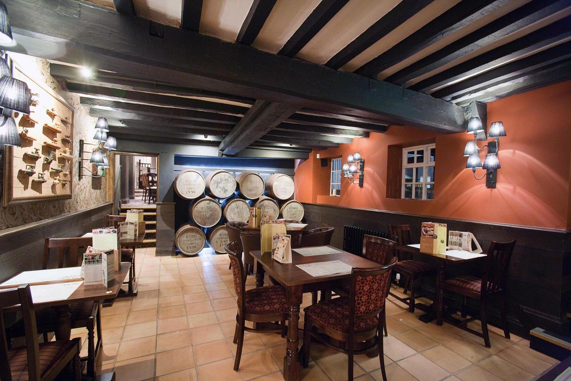 The Castle Hotel Wetherspoon Ruthin Exterior photo