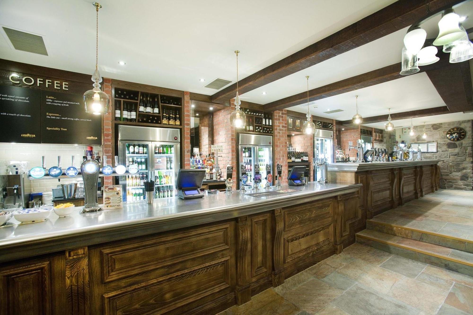 The Castle Hotel Wetherspoon Ruthin Exterior photo