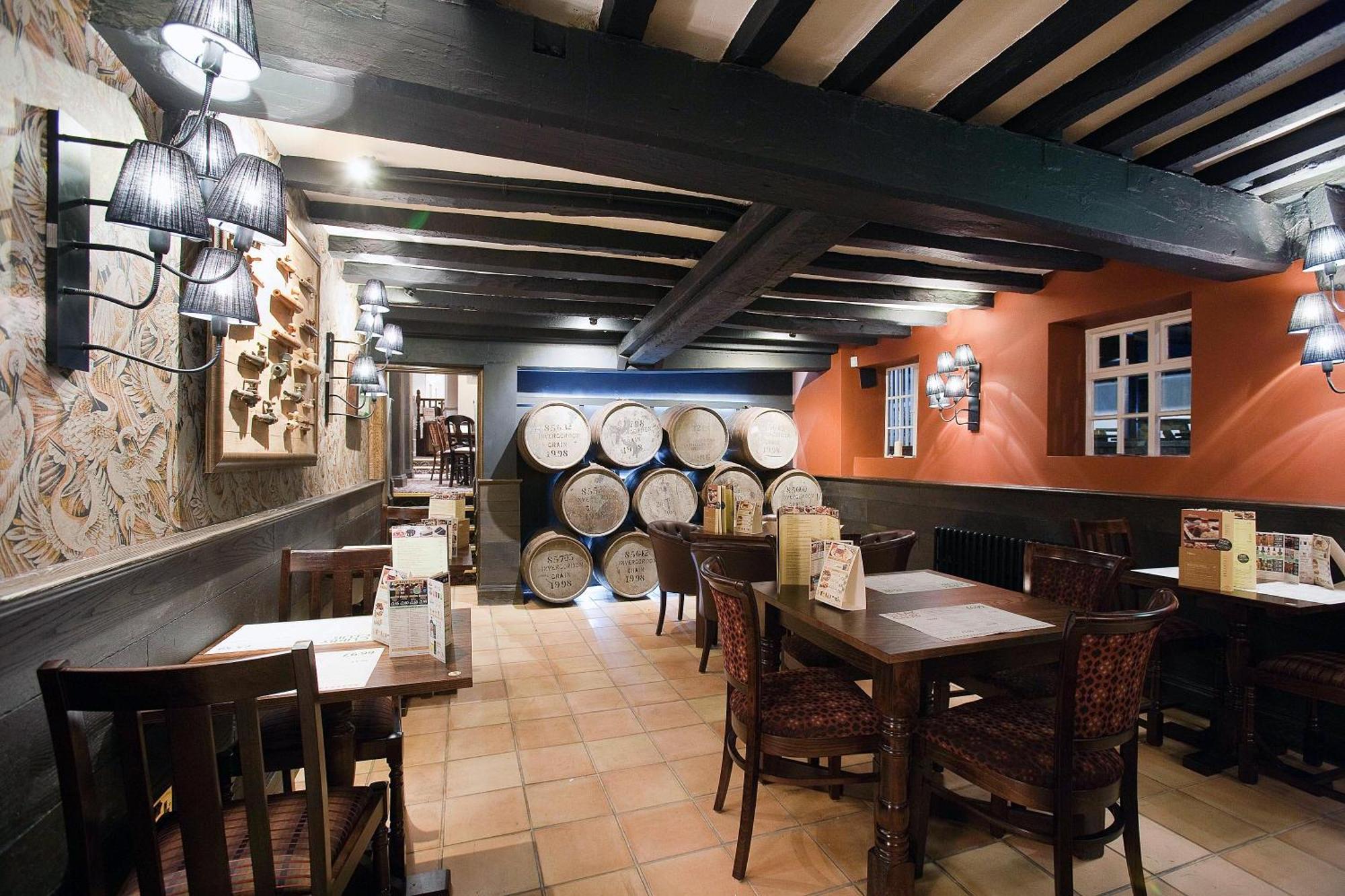 The Castle Hotel Wetherspoon Ruthin Exterior photo
