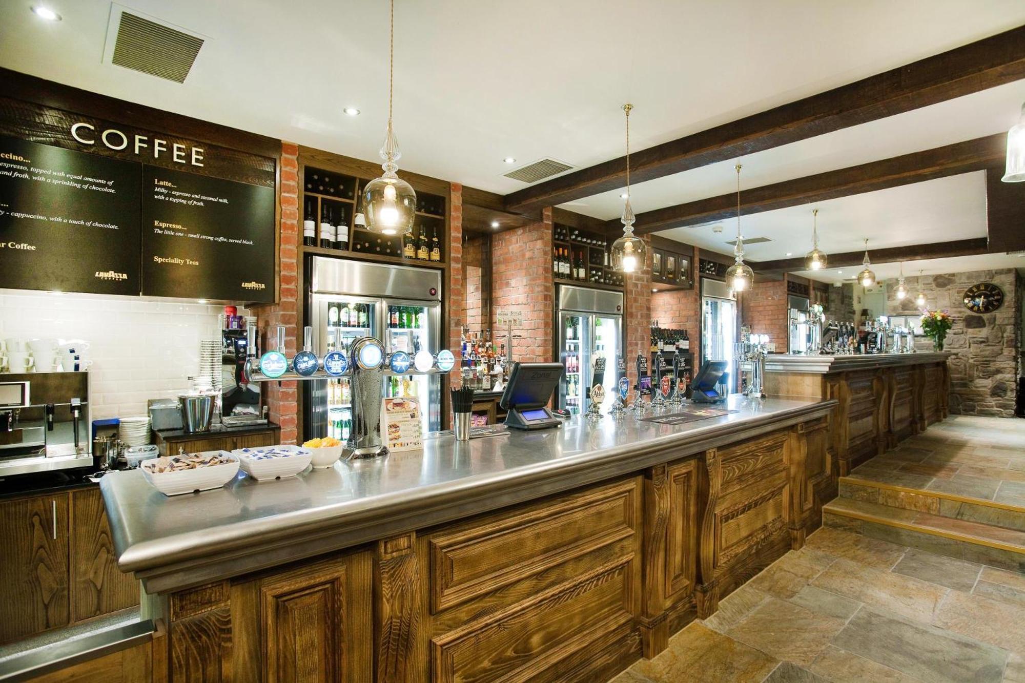 The Castle Hotel Wetherspoon Ruthin Exterior photo