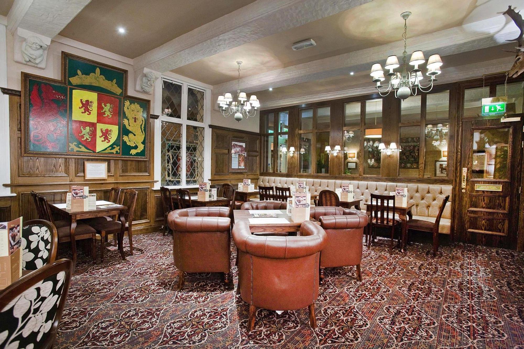 The Castle Hotel Wetherspoon Ruthin Exterior photo