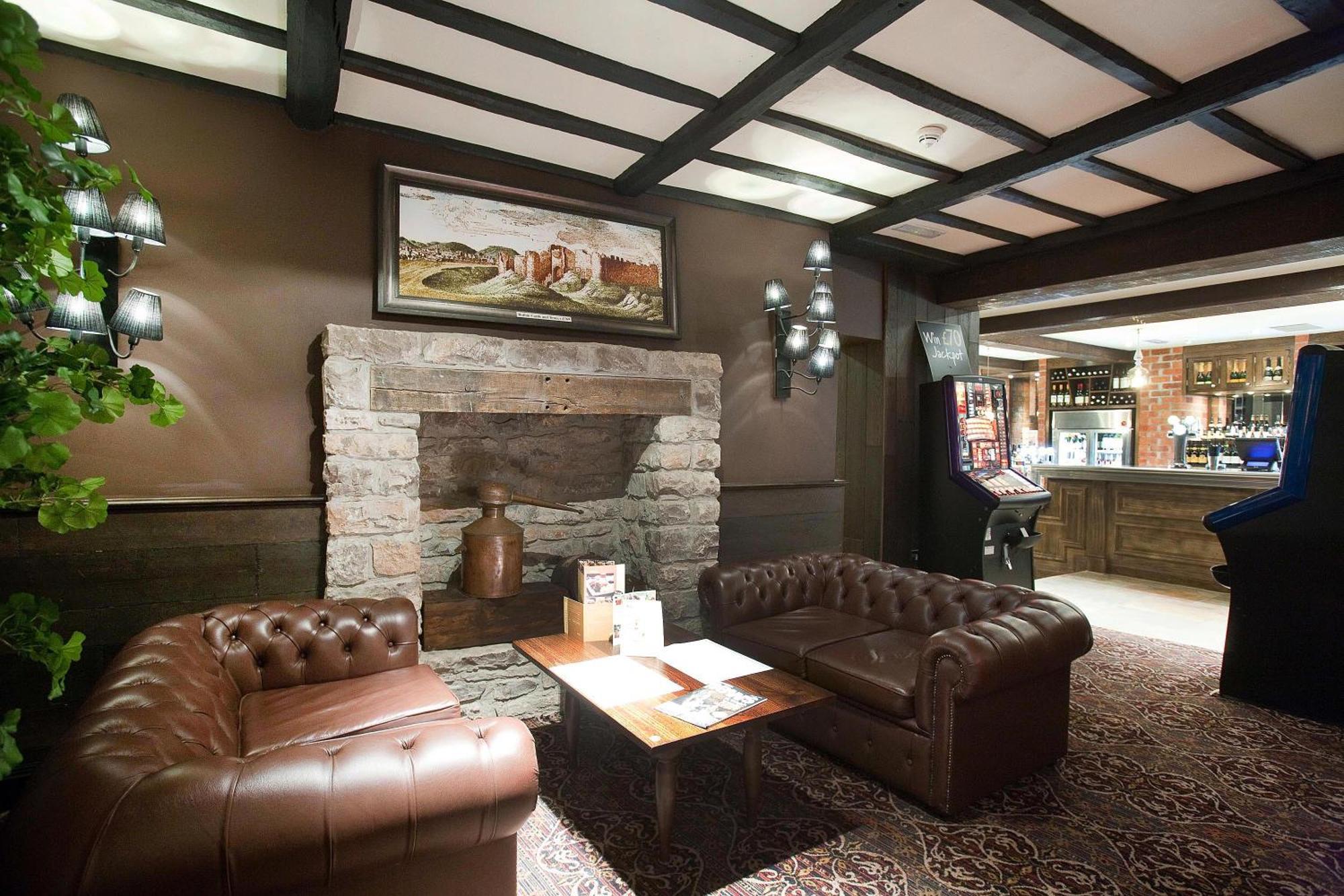 The Castle Hotel Wetherspoon Ruthin Exterior photo