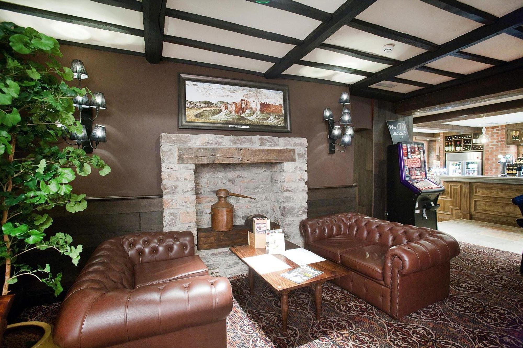 The Castle Hotel Wetherspoon Ruthin Exterior photo