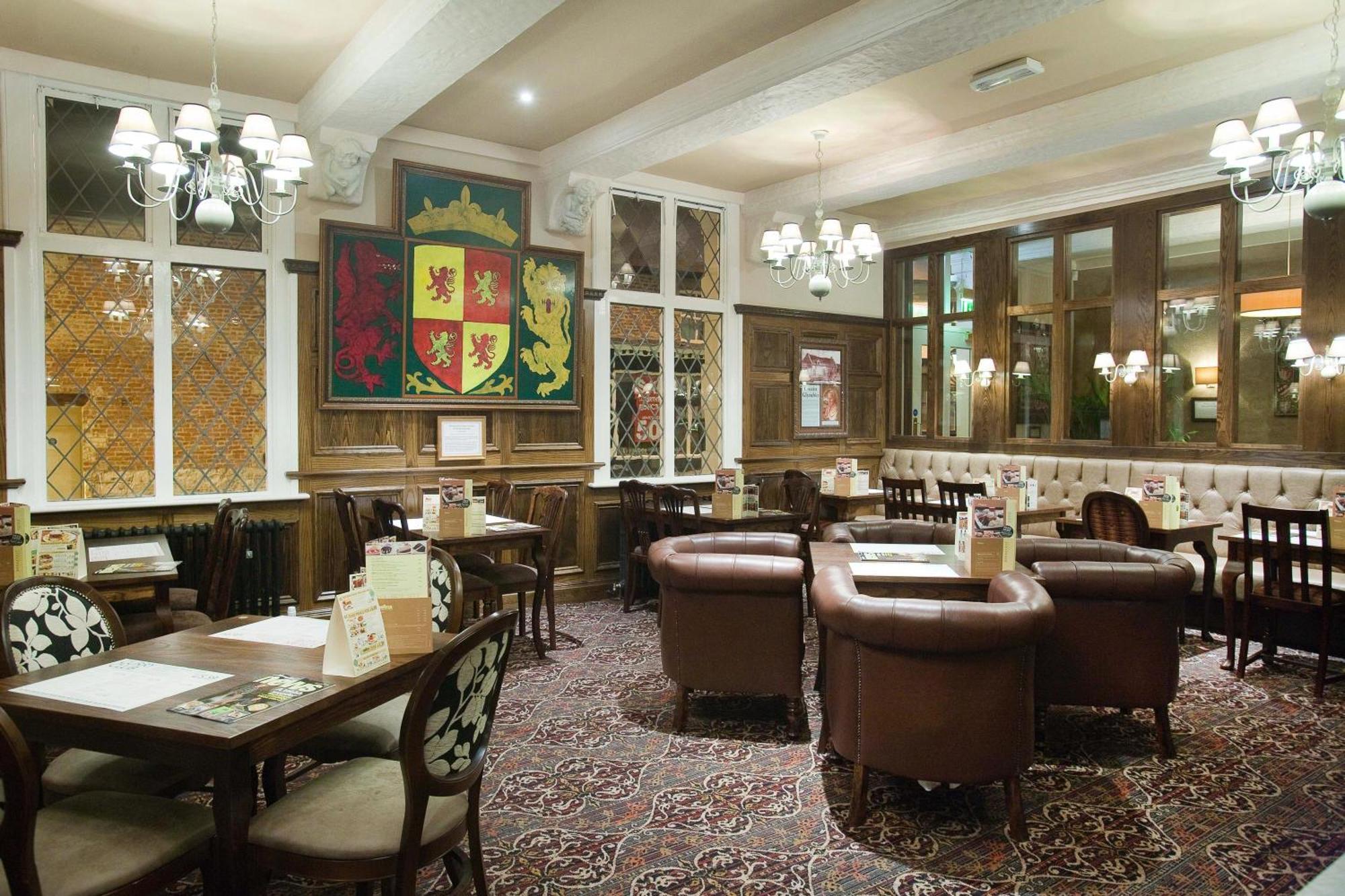 The Castle Hotel Wetherspoon Ruthin Exterior photo